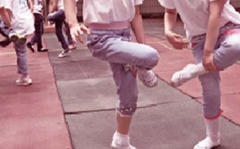 ��һ��ͯ�ݳ��ۺ�У���ѡ8ƪ��